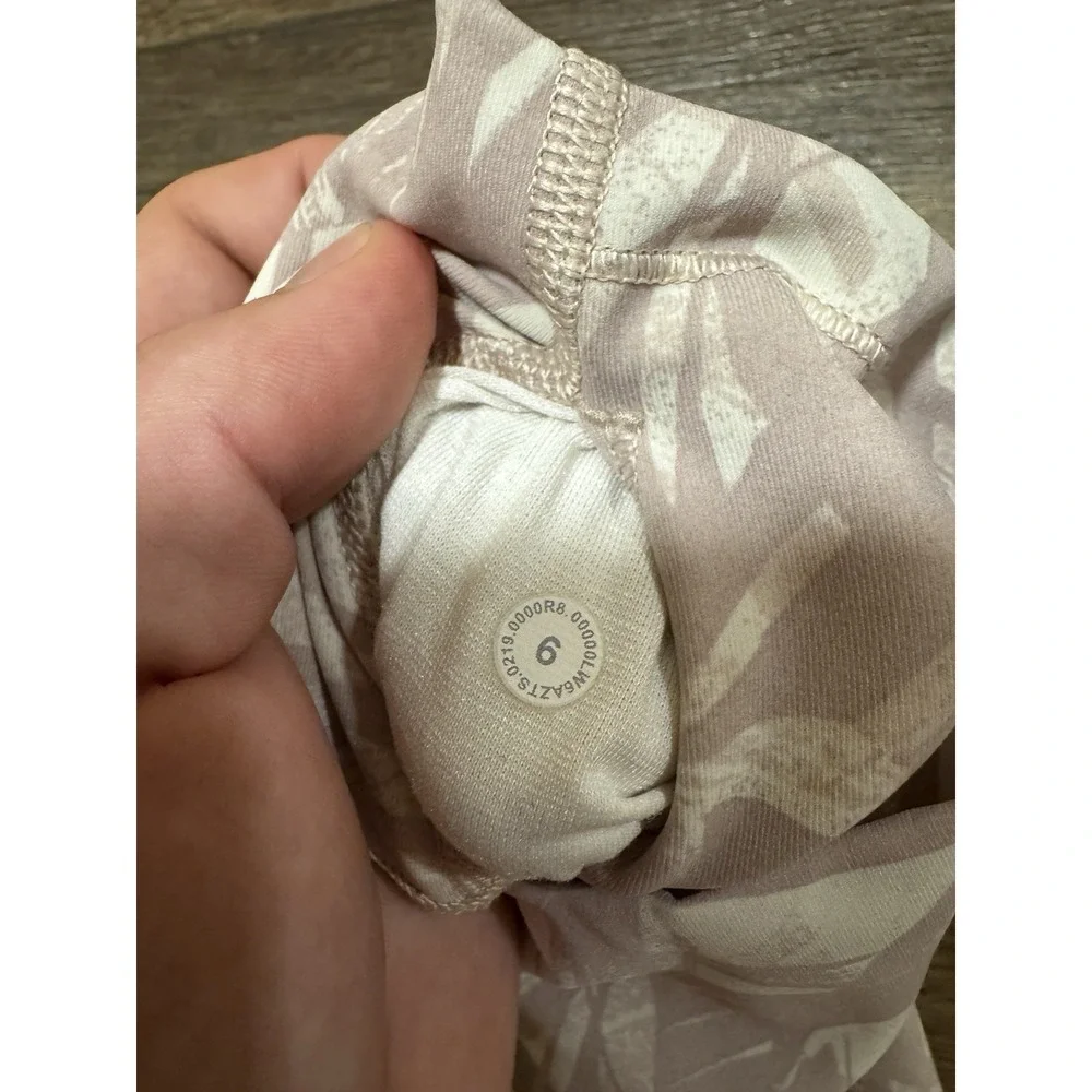 Lululemon Women's Wunder Under HR Crop Capris Size 6 Pink‎ Floral Leggings Clean